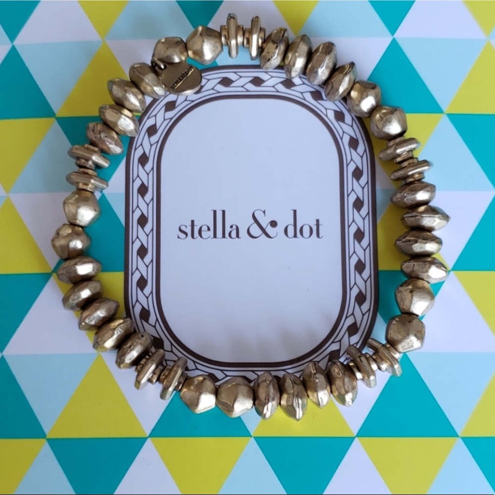 Stella & Dot | Dainty Gold Bracelet Nicholette Stretch Bracelet - Picture 5 of 8